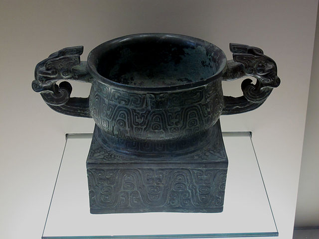 Vase gui. Zhou de l’ouest IXe s.– début VIIIe s. av. JC. Bronze. Musée Cernuschi Paris