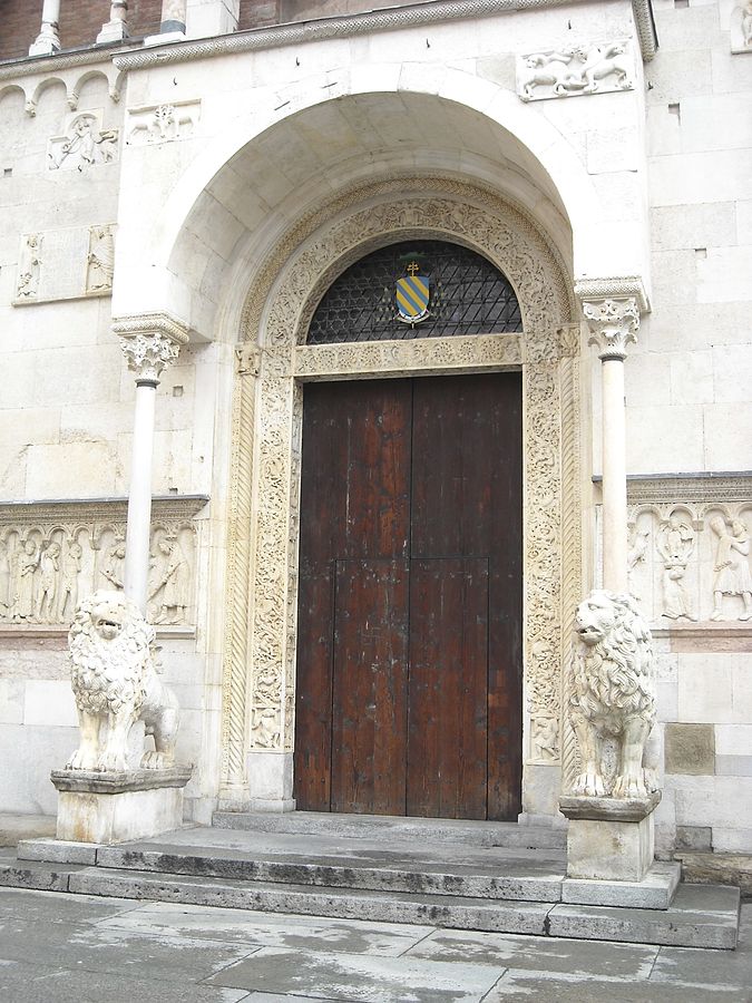 Duomo di Modena, portale centrale.jpg