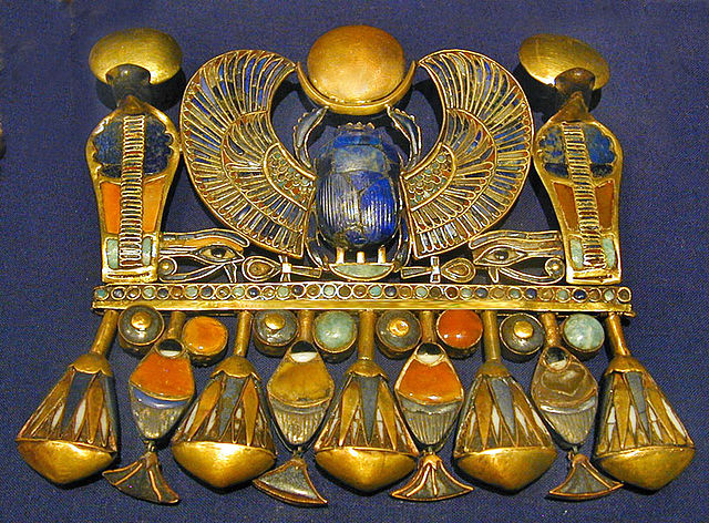 Tutankhamun scarab1
