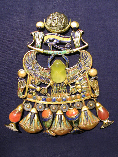 Tutankhamun pendant with Wadjet