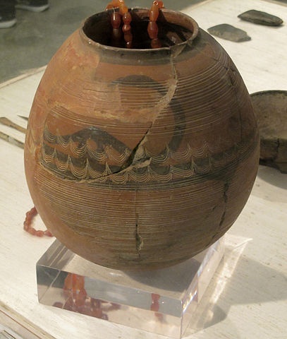 Horned figure on pottery. Pré-Indus civilization. Kashmir