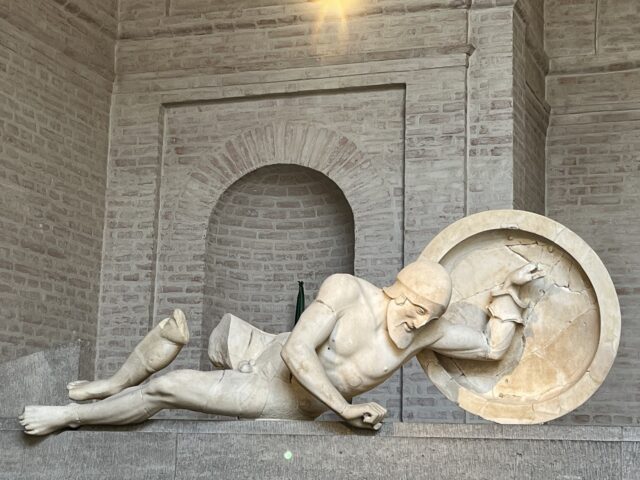 アフィア神殿の彫刻